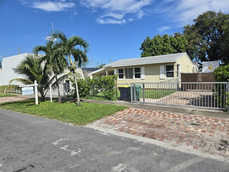 Primary Photo - 330 SW 13th St