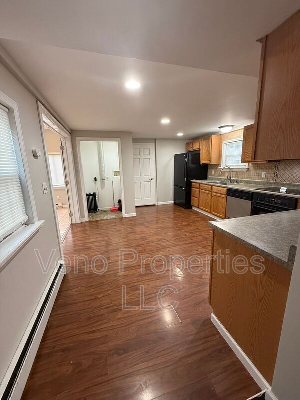 Building Photo - 5 Lansing Rd