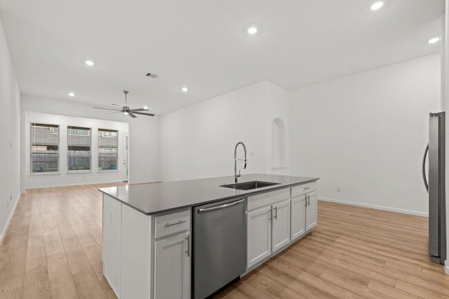 Building Photo - Room to Live, Play, and Grow in Booming Ro...