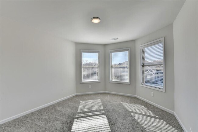 Building Photo - 1661 Silver Crst Wy