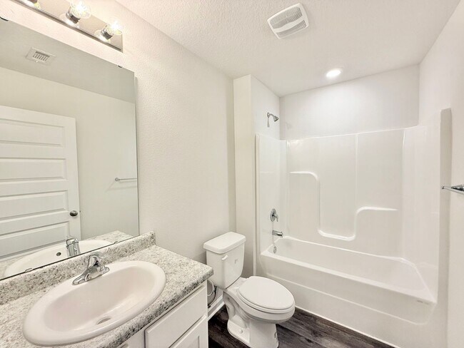 Building Photo - Spacious 4-Bedroom Home - Woodlands