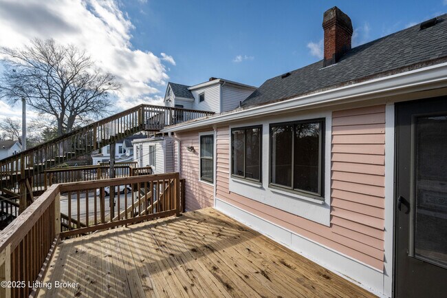 Building Photo - 1704 Rosewood Ave