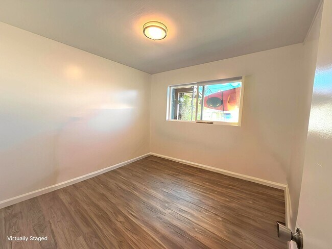 Building Photo - Ewa Beach- 8 bedrooms/4 baths/Carport/Spac...