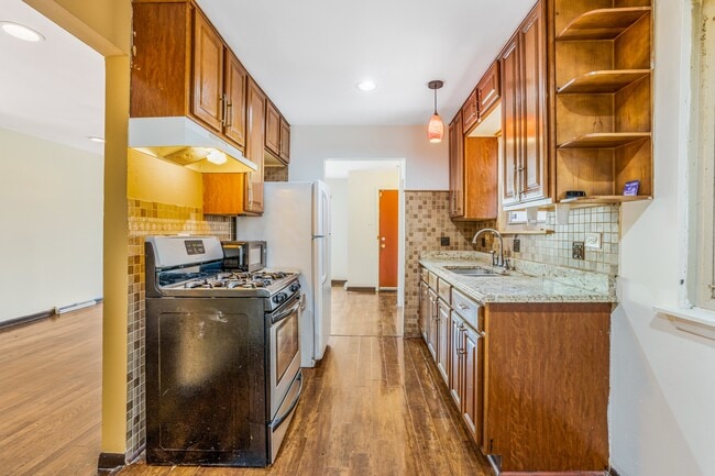 Building Photo - 8840 S Halsted St