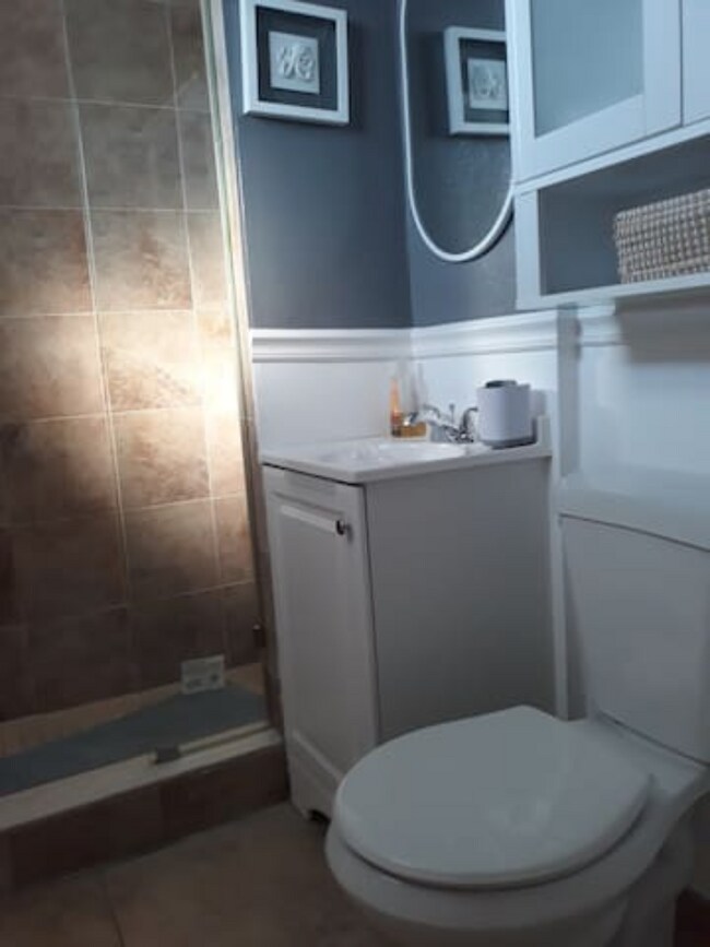 Side Bathroom (2/2) - 5604 1st Avenue Dr NW