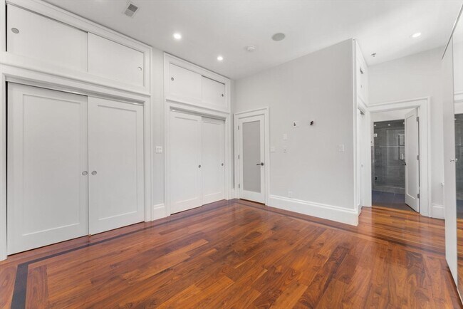 Building Photo - 32 Rutland St