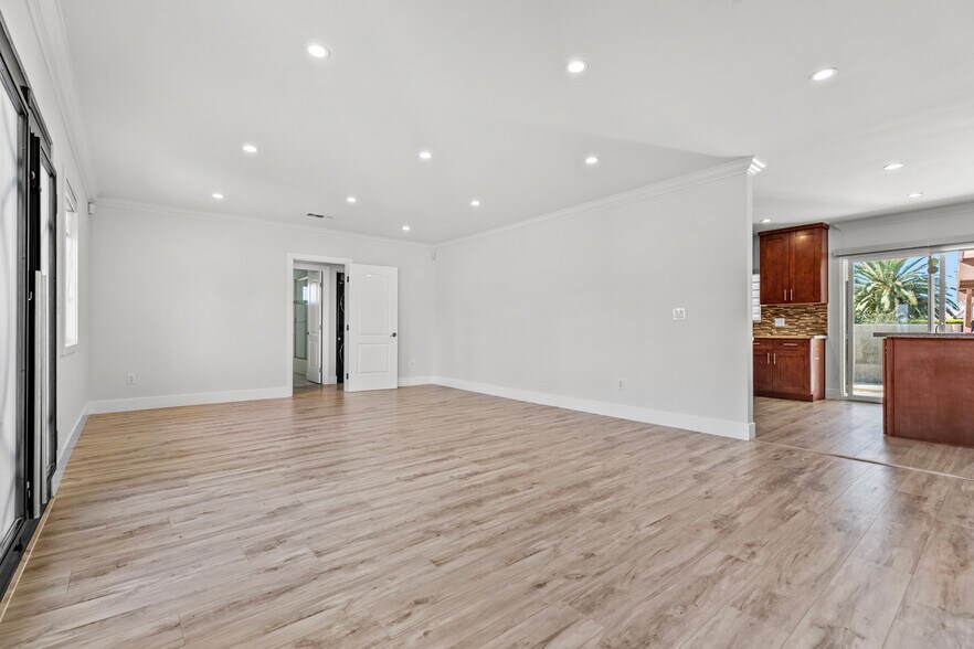 Building Photo - 7911 Fulton Ave