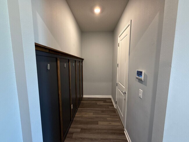 Building Photo - 12970 Brookside Moss Dr