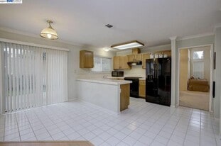 Building Photo - 1982 Laguna Dr