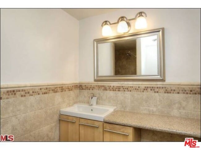 Building Photo - 318 N Maple Dr