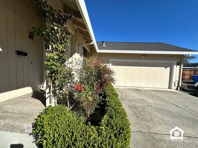 Building Photo - 2BD/2BA Duplex, Close to Downtown Sonoma!