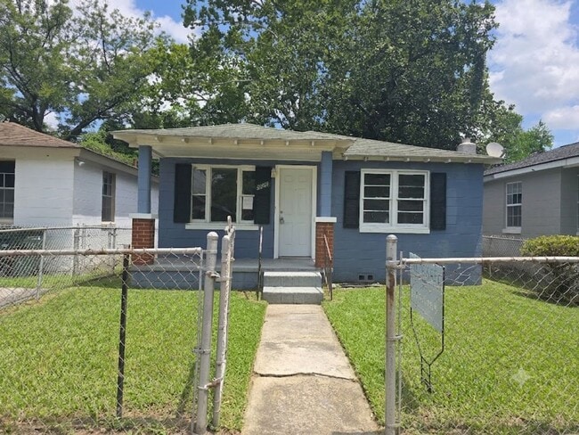 Building Photo - 2102 Patch St
