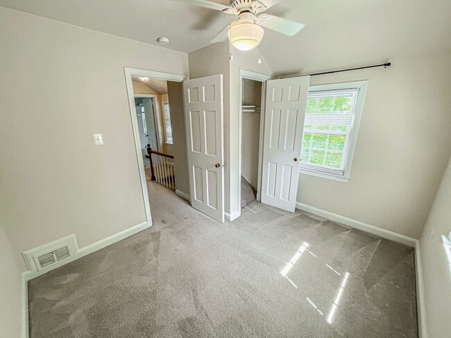 Building Photo - Classic 3 Bedroom 1.5 Bathroom Colonial In...