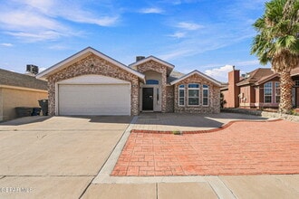 Building Photo - 7453 Plaza Taurina Dr
