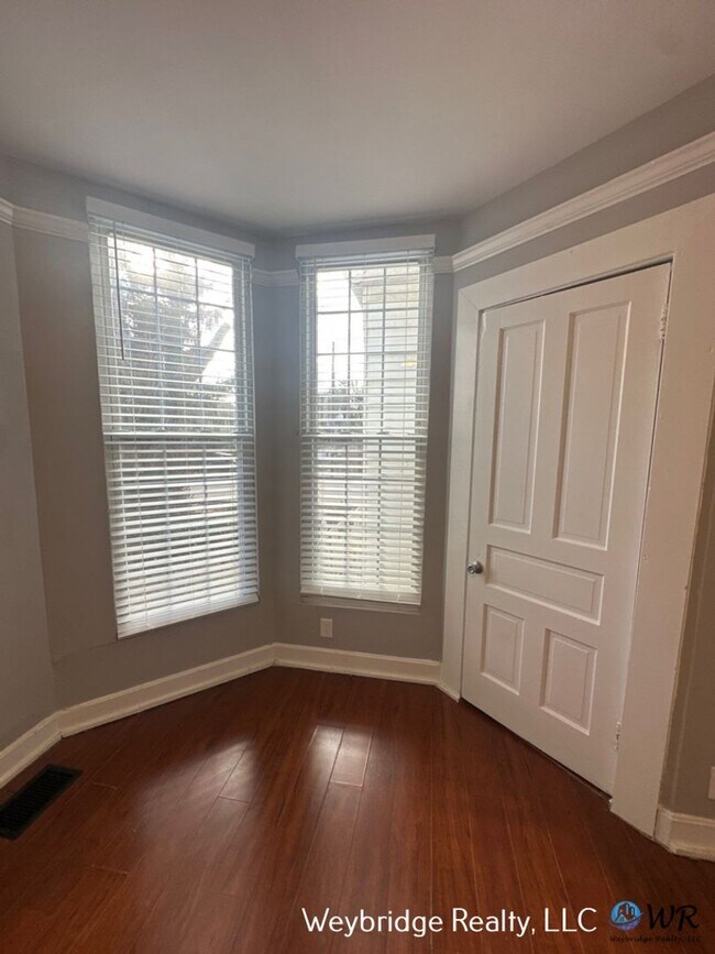 Building Photo - 8402 Curzon Ave