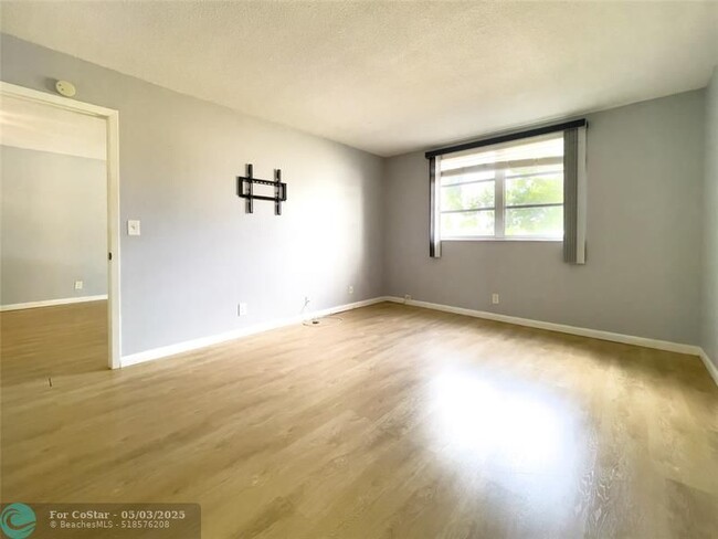 Building Photo - 2801 NW 47th Terrace