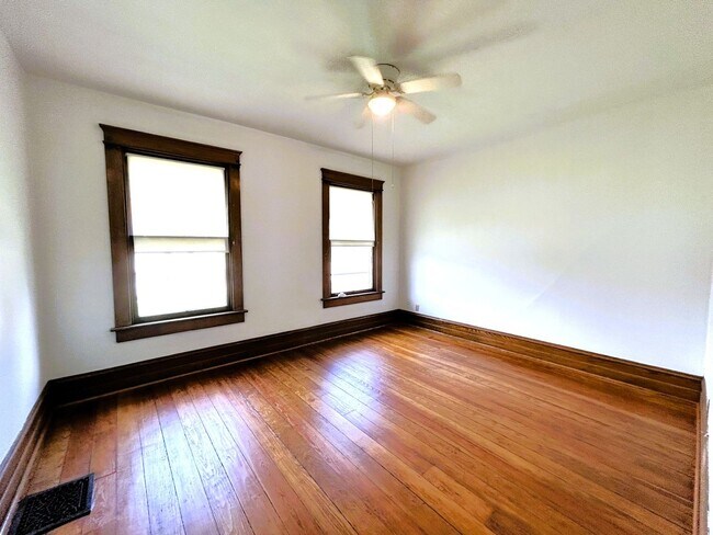 Building Photo - 624 S 7th St