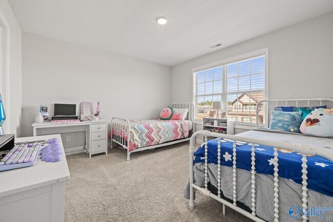 Building Photo - 123 Ivy Vine Dr
