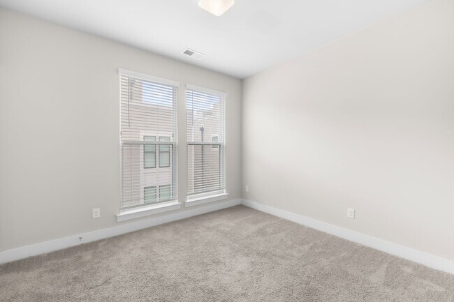 Building Photo - Beautiful Townhome in the Heart of Wesley Heights