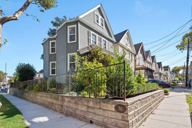 Building Photo - 76 Condict St