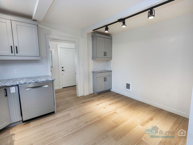 Building Photo - Beautifully Renovated 3-Bedroom Home with ...