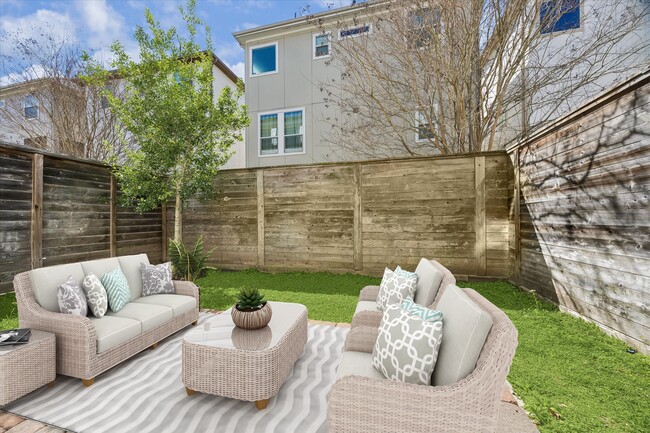 Building Photo - 2016 Covent Garden Station