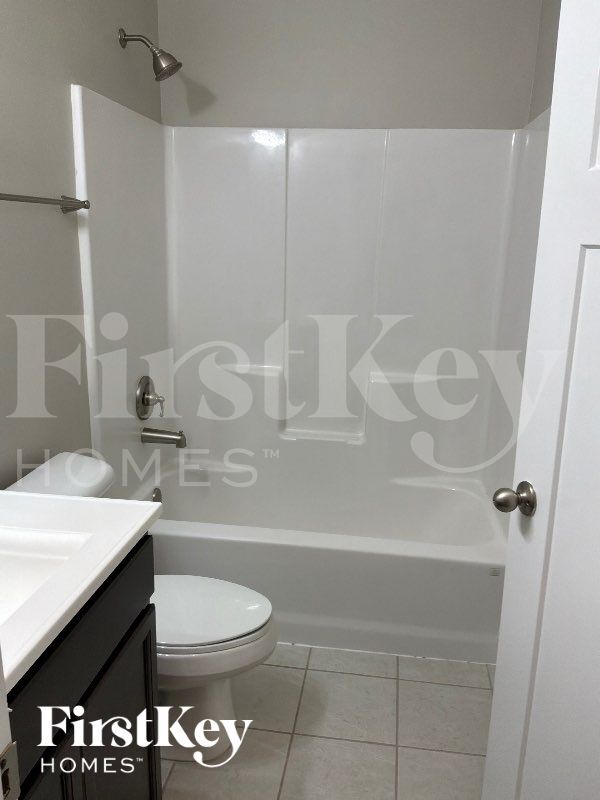 Building Photo - 221 St Andrews Ave