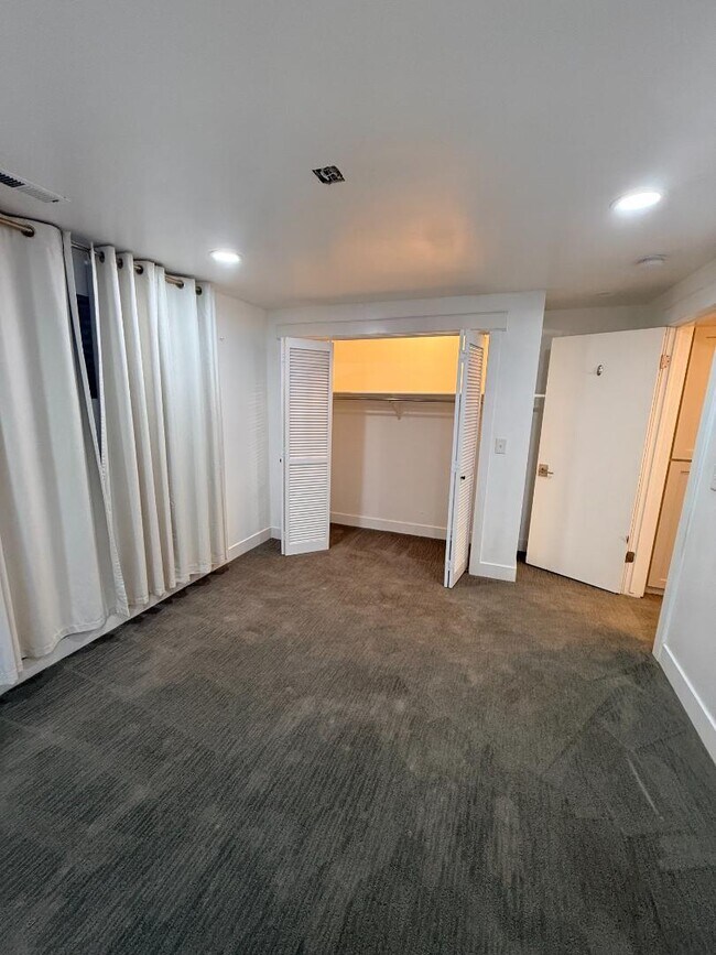 Building Photo - 558 S 440 W St