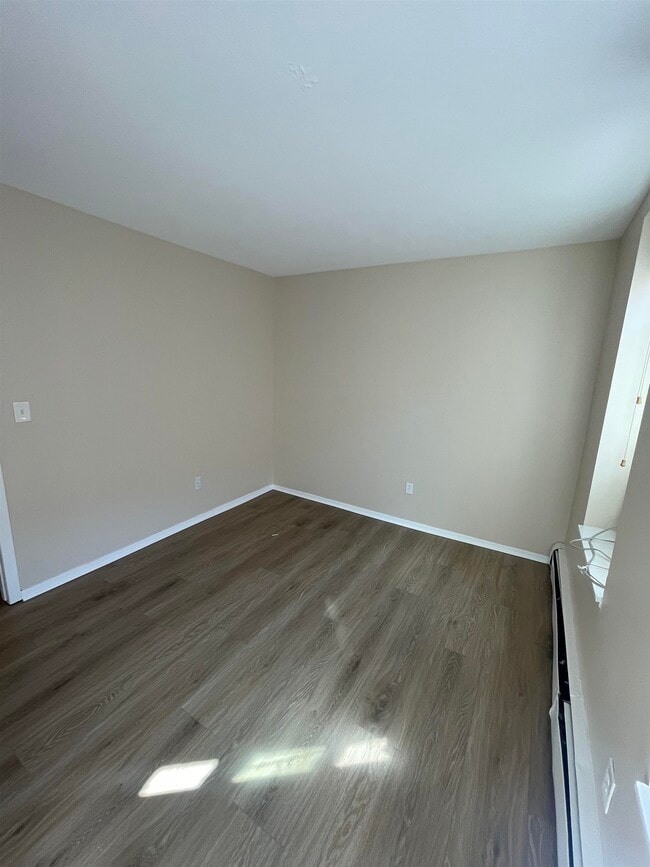 Building Photo - 787 Summit Ave