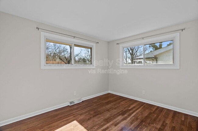 Building Photo - 9915 Castle Dr