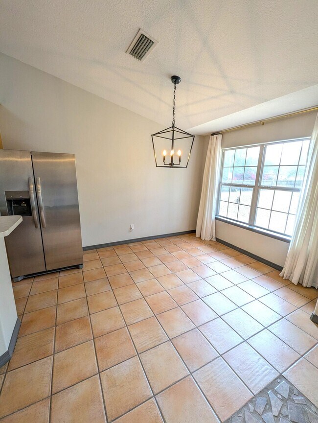 Building Photo - 1909 Sunrise Dr