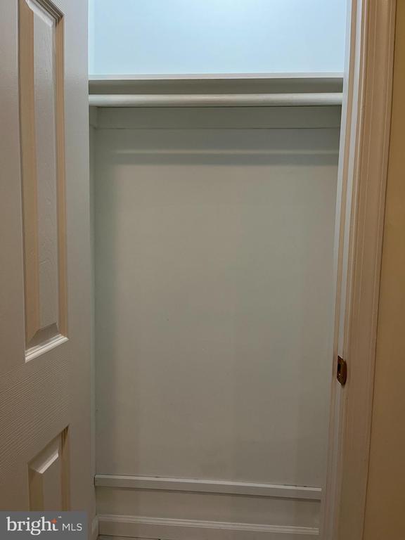 Building Photo - 20 Mabel Ln