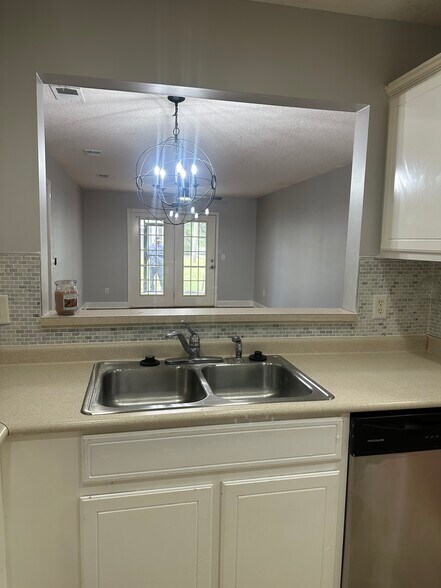 Building Photo - 104 Camellia Ct