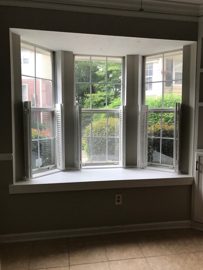 Breakfast nook with garden view. - 107 Swanton Hill Ct