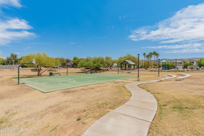 Building Photo - 2331 E Sunland Ave