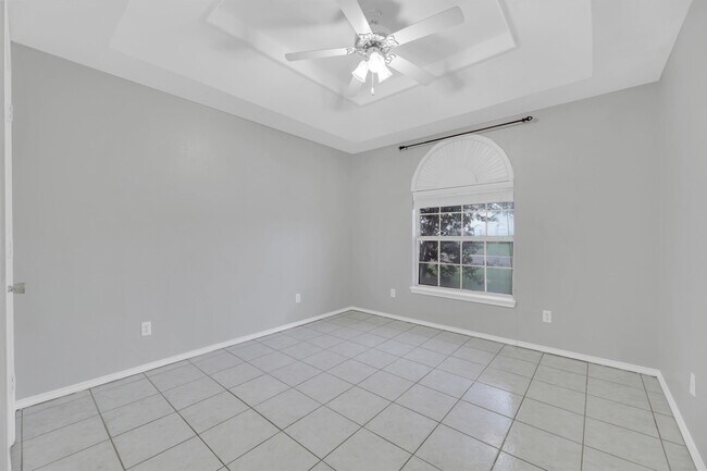 Building Photo - 5221 Tallow Ct