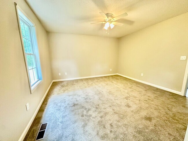 Building Photo - Villa Rica Rental