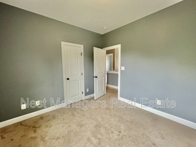 Building Photo - 4033 Hunting Path Dr