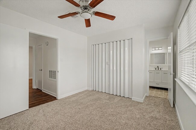 Building Photo - 12500 Brookglade Cir
