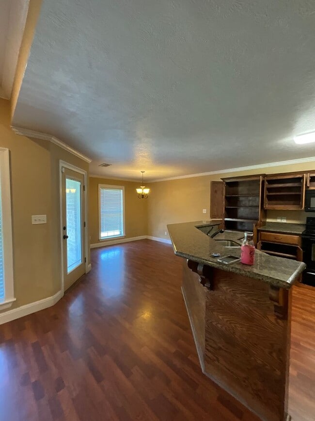 Building Photo - 110 James Dr