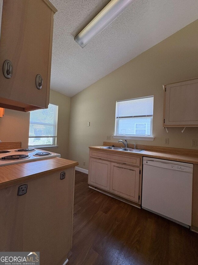 Building Photo - 233 W Lakemont Dr