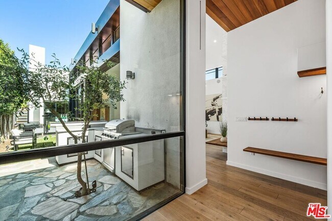 Building Photo - 8617 Higuera St