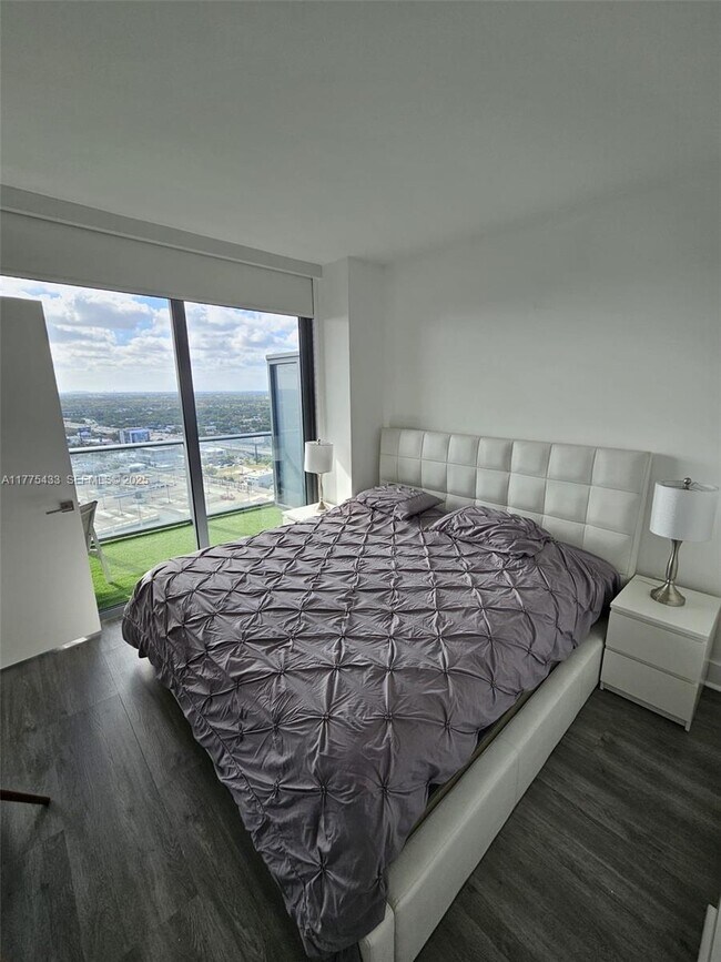 Building Photo - 121 NE 34th St