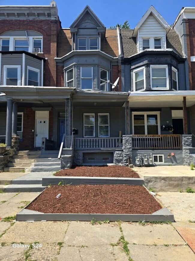 Building Photo - Spacious 7-Bedroom Home with Modern Comforts  Central Air