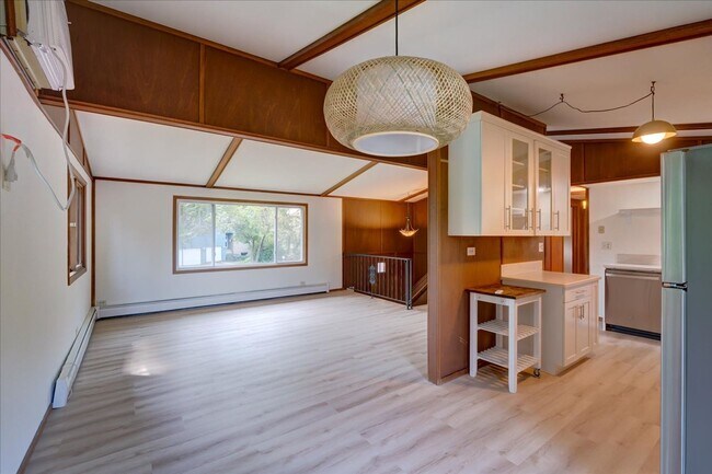 Building Photo - 6404 Maywood Ave