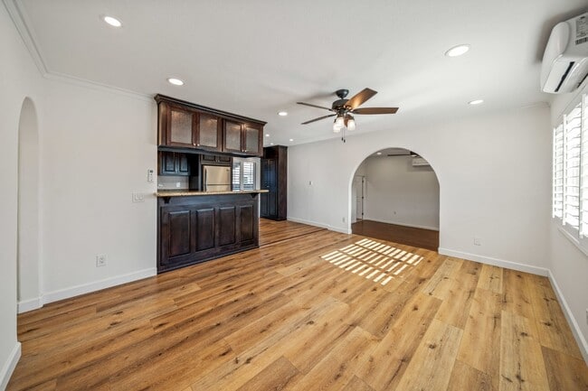 Building Photo - Imperial Beach House Stunning  2 bed /1 bath Duplex w Garage, Yard, + A/C