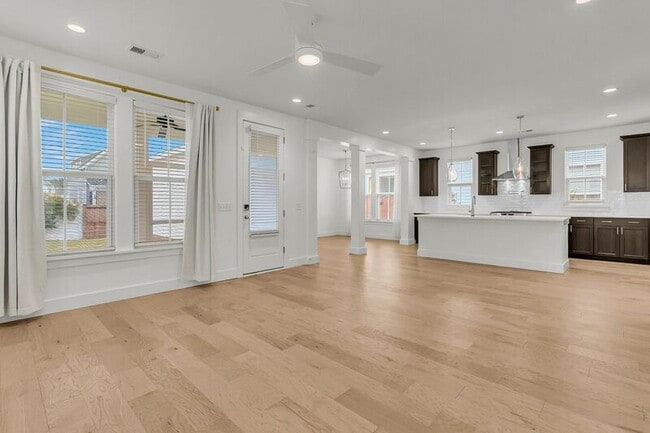 Building Photo - 102 True Blue Lp