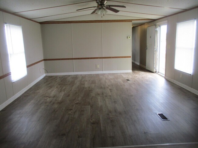 Building Photo - 403 Debbie St