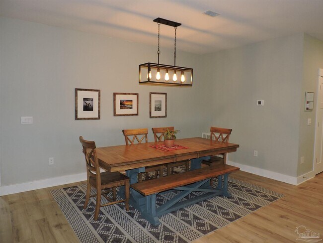 Building Photo - 10612 Davenport Lp