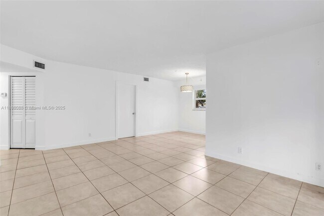 Building Photo - 8002 Lagos De Campo Blvd